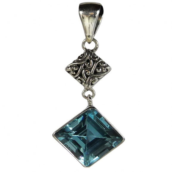 Pendentif en topaze bleue - pierre semi précieuse